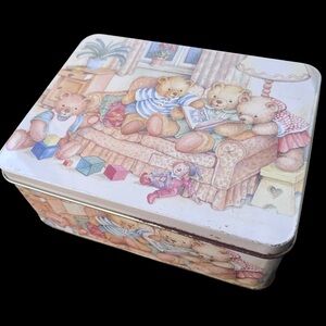 VTG Collectible Tin W/ Cute Teddy Bears In Family Scene Multicolor 6 1/2x 5 x 3